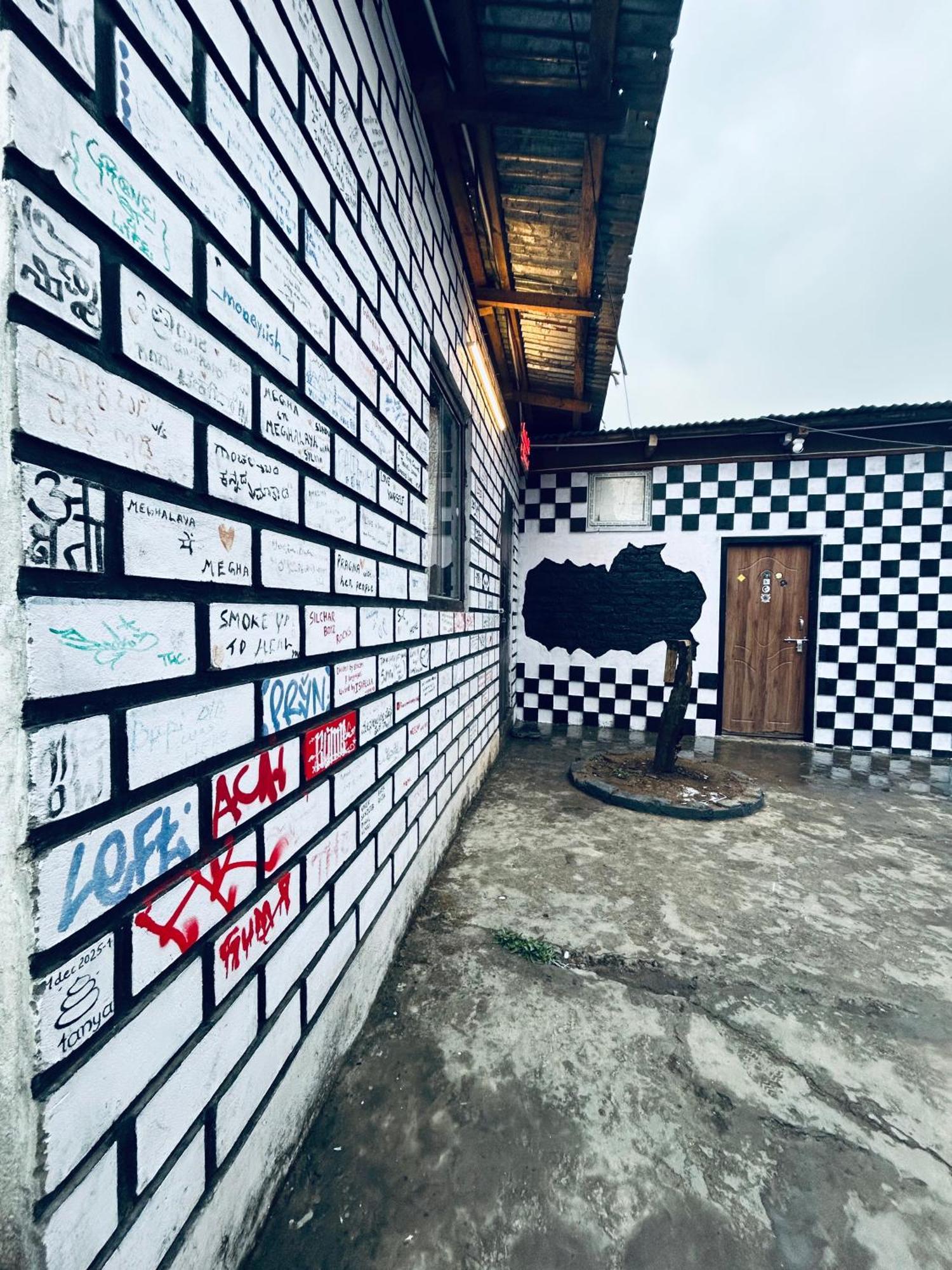 Isabella Hostel Shillong Esterno foto